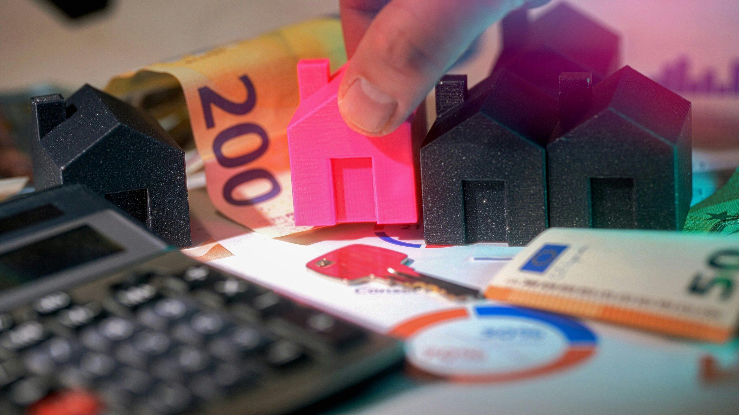 Comparison table highlighting good vs bad habits for managing loan deferment