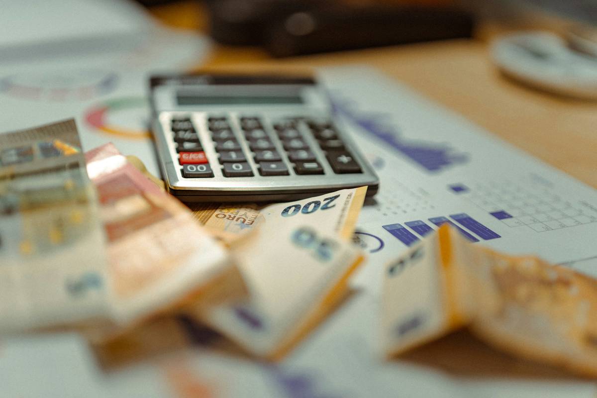 Chart showing percentage of Americans facing financial challenges